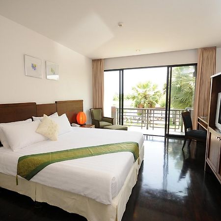 Suwan Golf & Country Club Guest House Nakhon Chai Si Exterior foto