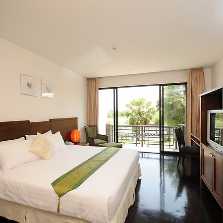 Suwan Golf & Country Club Guest House Nakhon Chai Si Exterior foto
