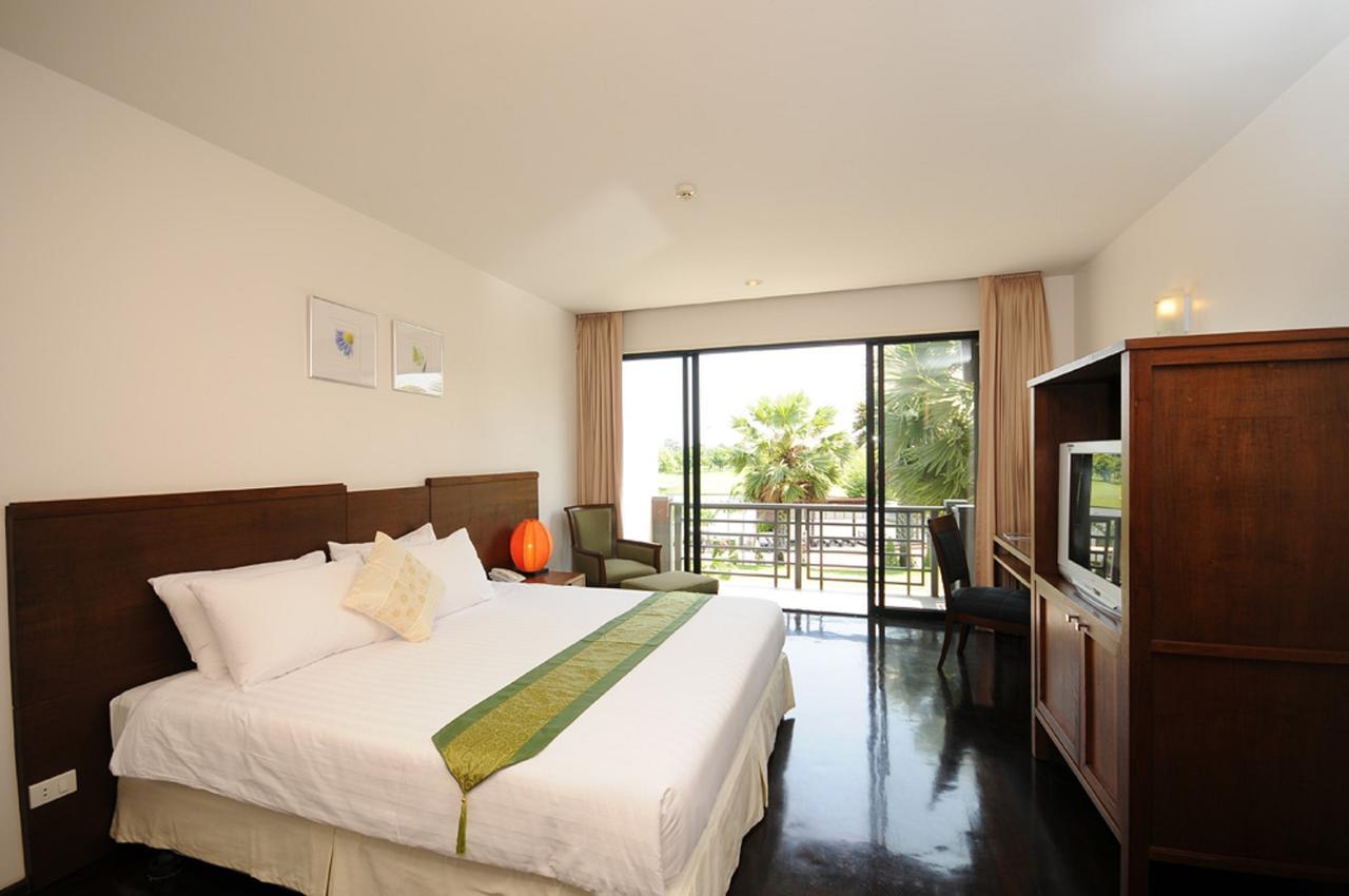 Suwan Golf & Country Club Guest House Nakhon Chai Si Exterior foto