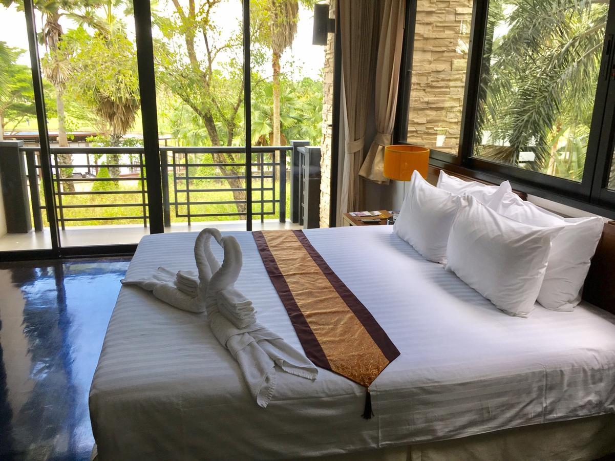 Suwan Golf & Country Club Guest House Nakhon Chai Si Exterior foto