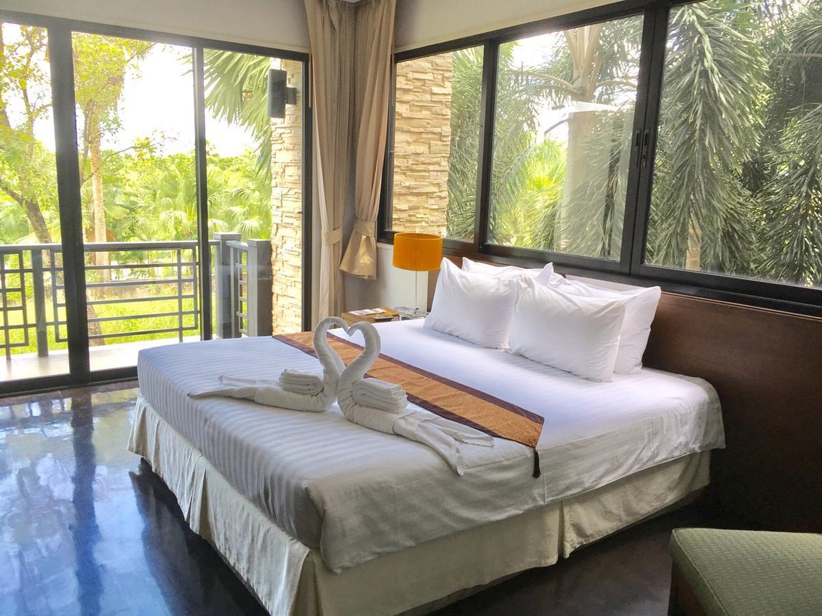 Suwan Golf & Country Club Guest House Nakhon Chai Si Exterior foto