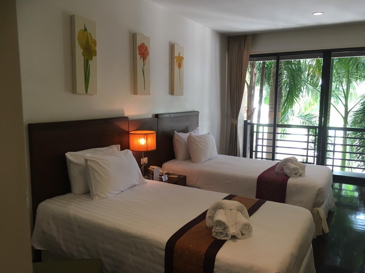 Suwan Golf & Country Club Guest House Nakhon Chai Si Exterior foto